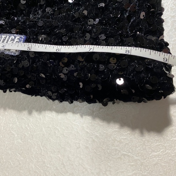 Justice " Don't let anyone put a label on you"
Sequin Beanie black fur Pompom - Picture 12 of 12